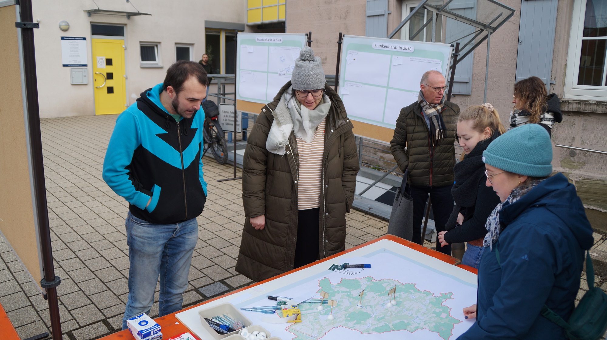 Gemeinsames Arbeiten im Forschungspavillon